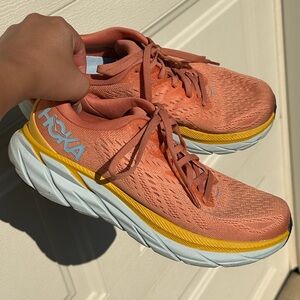 ❌SOLD❌ Hoka Clifton 8 - women’s size 7